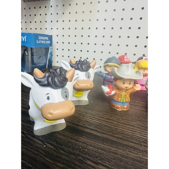 FISHER PRICE LITTLE PEOPLE LOT (28) COUNTRY & FIRST RESPONDERS, PILOTS, ANIMALS - Picture 8 of 11